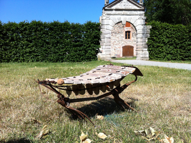 sculpture musicale insecte géant type coléoptère instrument de musique de plein air tout publique