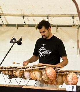 percussion en argile: udu, daf, derbouka, cloche