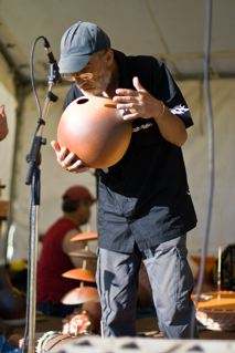 percussion en terre cuite : udu, derbouka, tama, bendir