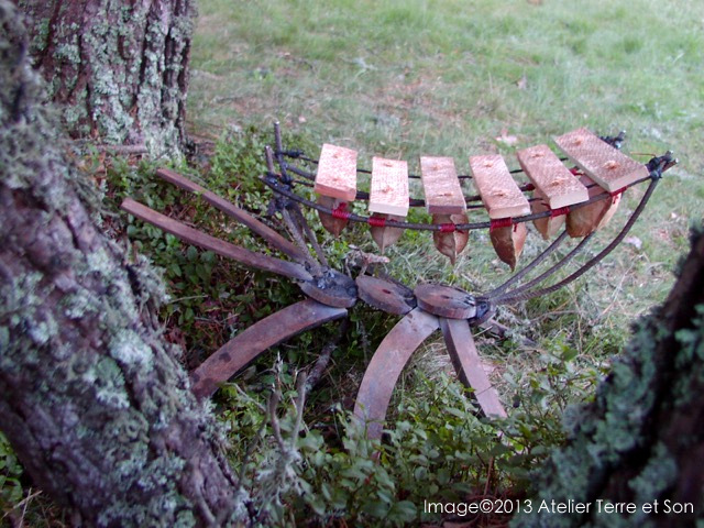 araignée sculpture musicale jardin pédagogique thérapeutique ludique