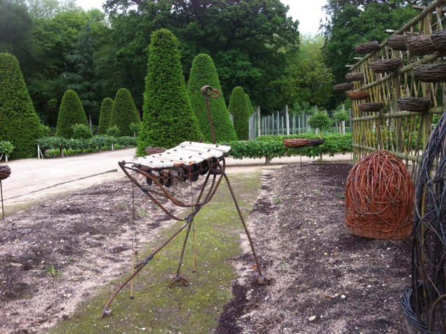 autruche sculpture sonore pour jardin espace vert tout public pédagogique ludique