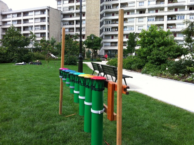 instrument musique déco jardin recyclage PVC
