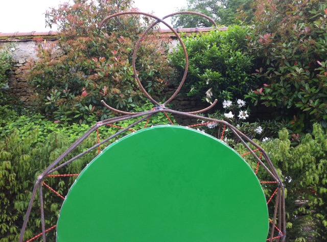 création instrument de musique géant tambour sur cadre décoration et animation de plein air jeux intéractifs tout public
