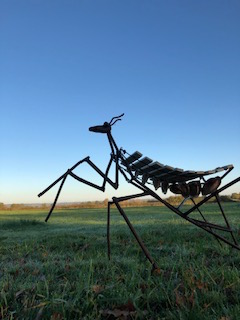 insecte géante sculptire sonore mante religieuse