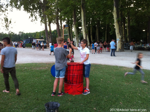 Installation sonore percussion à cordes frottées multi instrument à percussions ludique et pédagogique