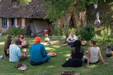 stage initiation à la percussion avec udu drum 