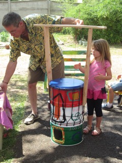 création instrument musique plein air avec des maternelle