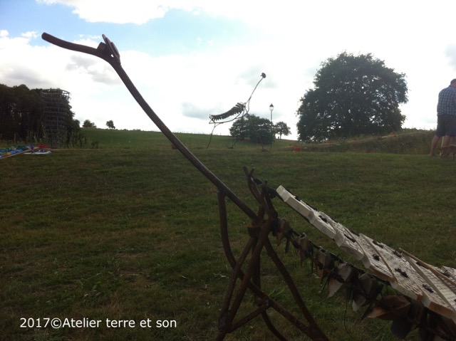 location vente instruments de musique géant pour l'animation d'évènement fête sculpture musicale ludique de plein air