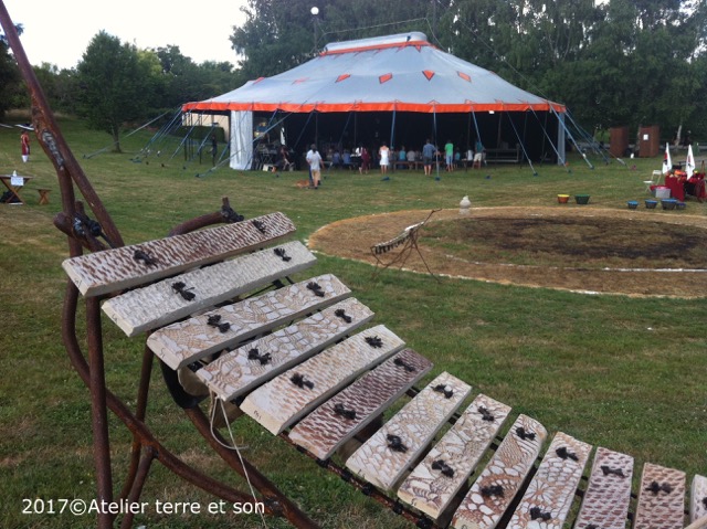 pour animer une fête une manifestation cuturelle location d'instrument de musique géant percussion de plein air ludique pédagogique décorative