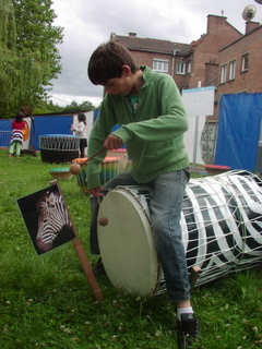 animer un évènement une manifestation avec instrument musique géant