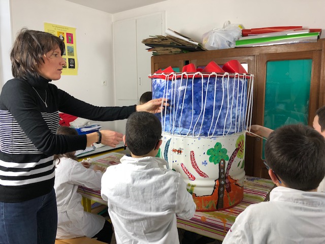 instrument de musique tambour de plein air fabrication élèves classes primaire