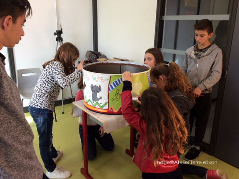 instrument de musique tambour créé avec jeunes en centres de loisirs