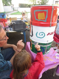 création tambour et instrument de musique inovant avec matériaux de recyclage enfant maternelle